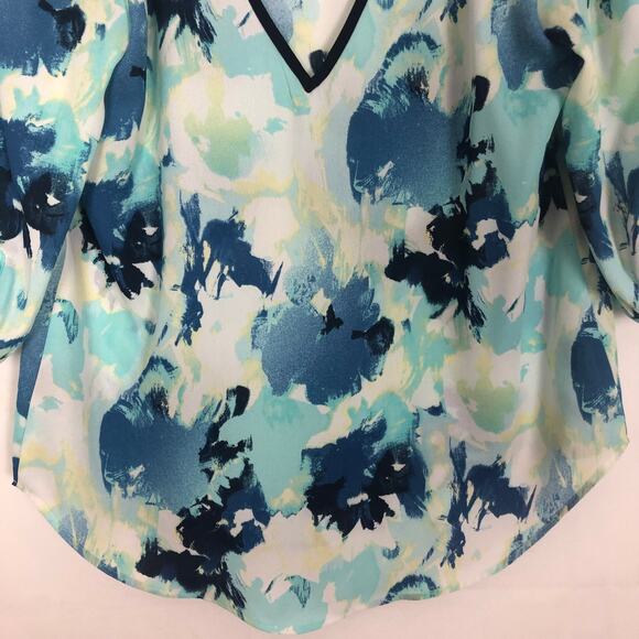 iZ Byer Floral 3/4 Sleeve V-Neck Top Size XS - Picture 8 of 11